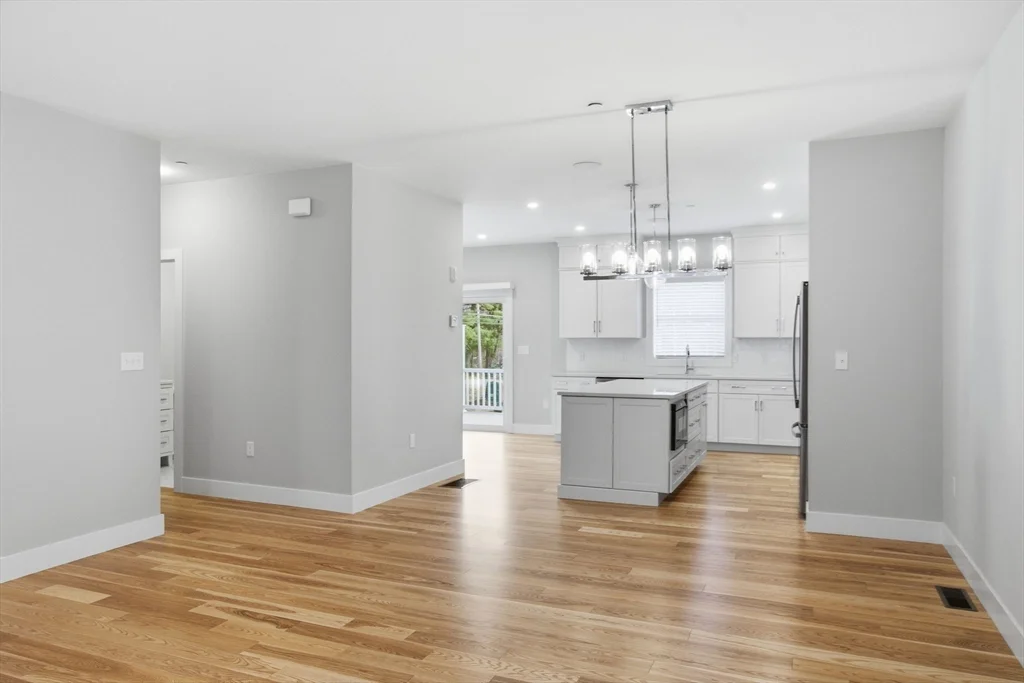 3 bed, 2 bath apartment for rent at 7 Elise Ave Unit -, Londonderry — photo 10 of 41