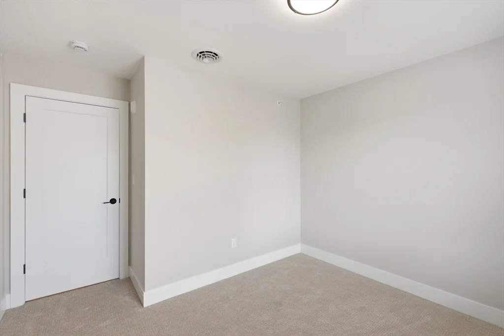 3 bed, 2 bath apartment for rent at 7 Elise Ave Unit -, Londonderry — photo 20 of 41