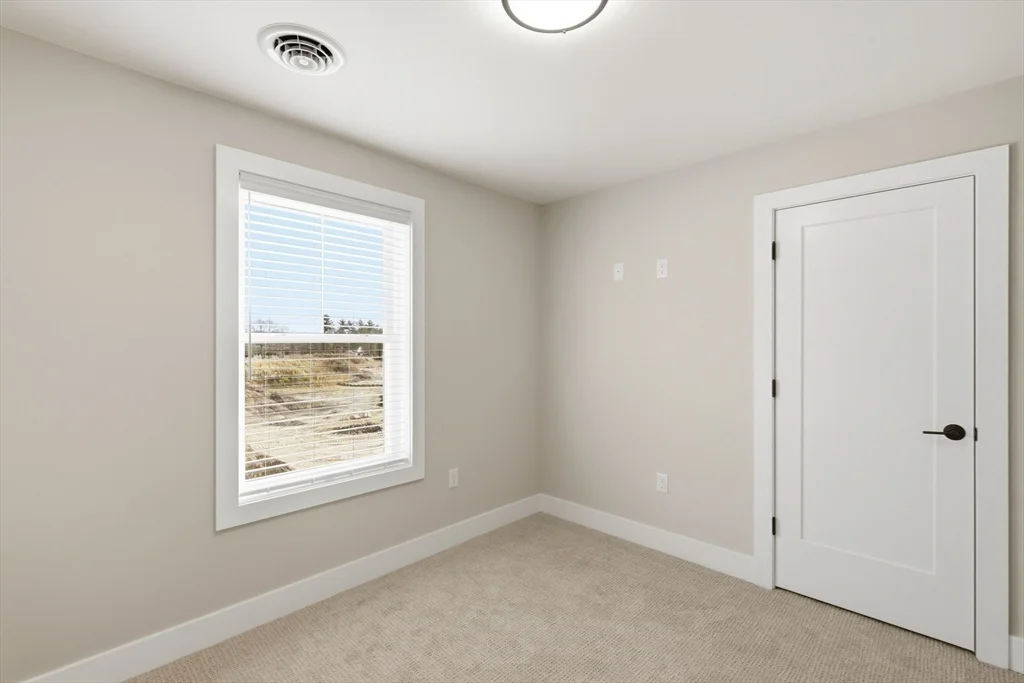 3 bed, 2 bath apartment for rent at 7 Elise Ave Unit -, Londonderry — photo 18 of 41