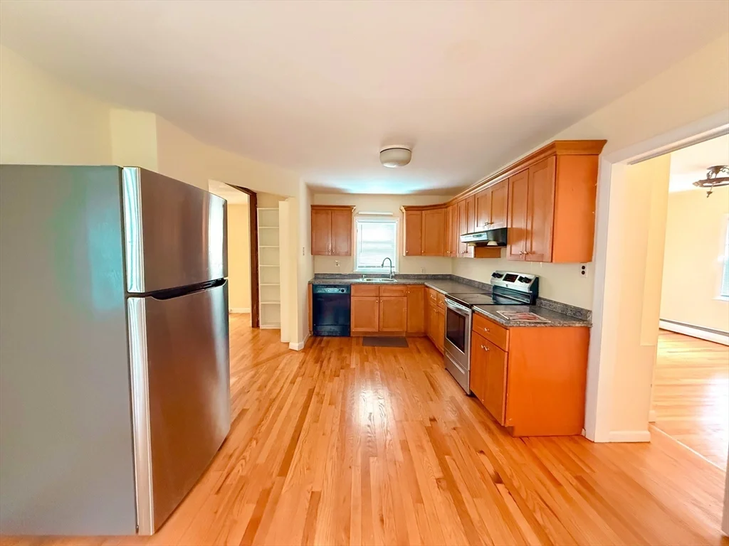 4 bed, 1 bath apartment for rent at 7 Elm Unit 1, Natick — photo 2 of 12