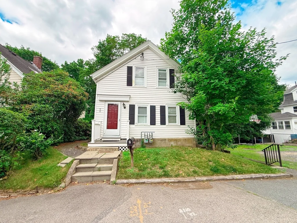 4 bed, 1 bath apartment for rent at 7 Elm Unit 1, Natick