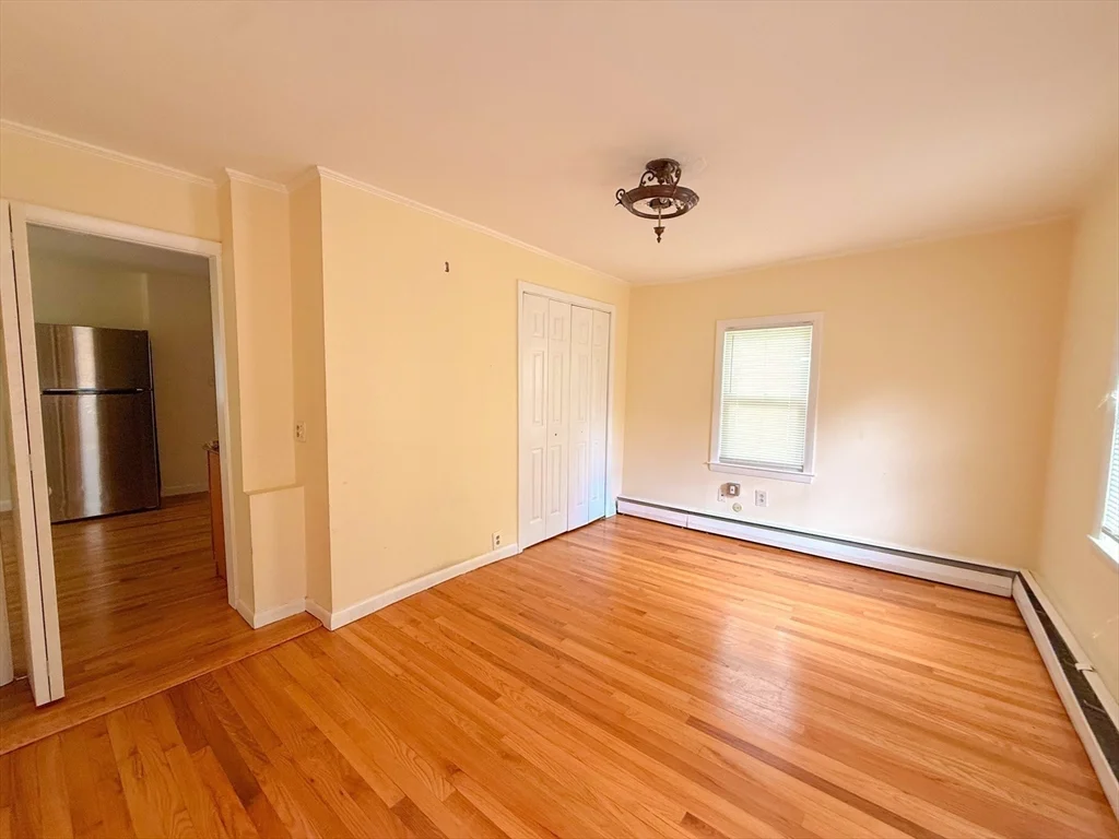 4 bed, 1 bath apartment for rent at 7 Elm Unit 1, Natick — photo 5 of 12