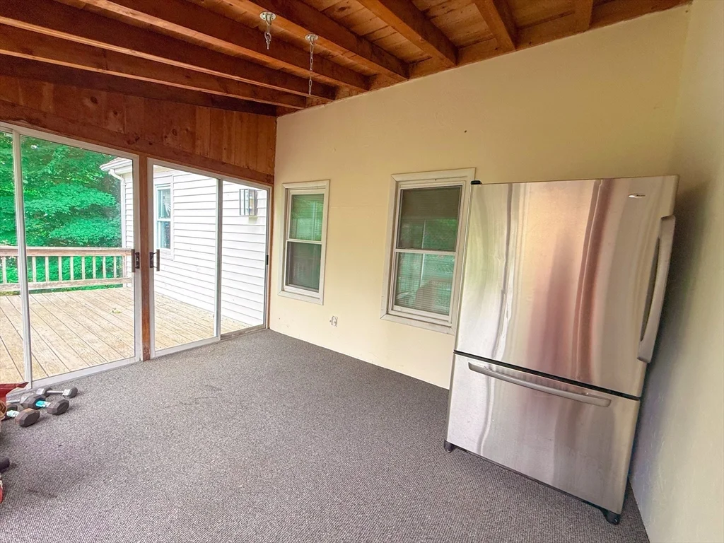 4 bed, 1 bath apartment for rent at 7 Elm Unit 1, Natick — photo 10 of 12