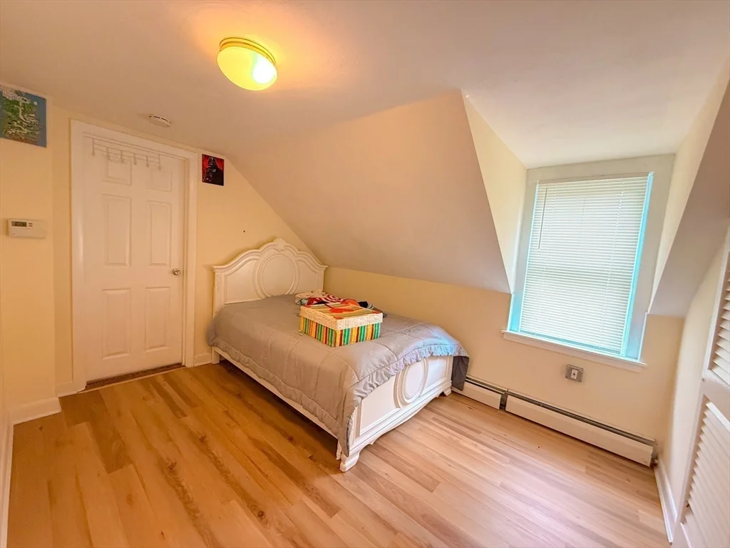 4 bed, 1 bath apartment for rent at 7 Elm Unit 1, Natick — photo 8 of 12