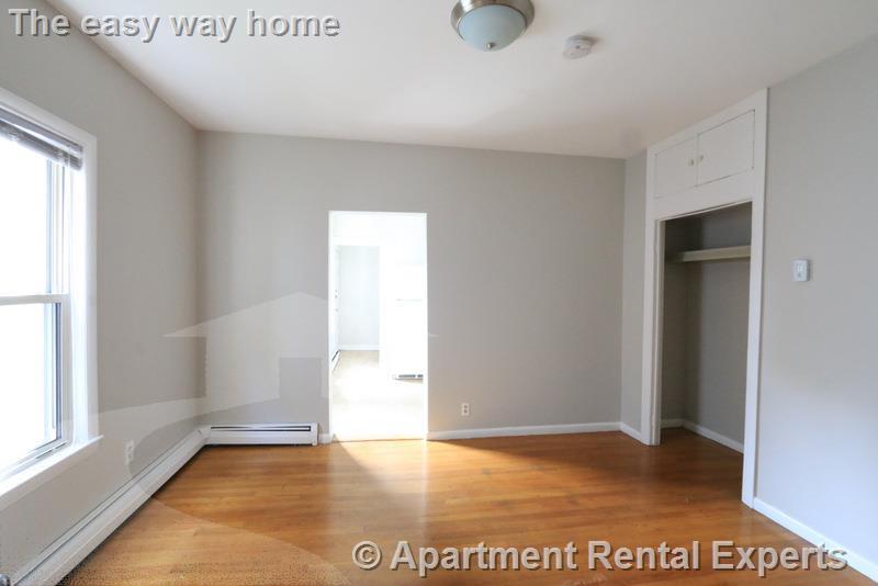 Studio bed, 1 bath apartment for rent at 7 Elmer St Unit 3, Riverside — photo 2 of 9