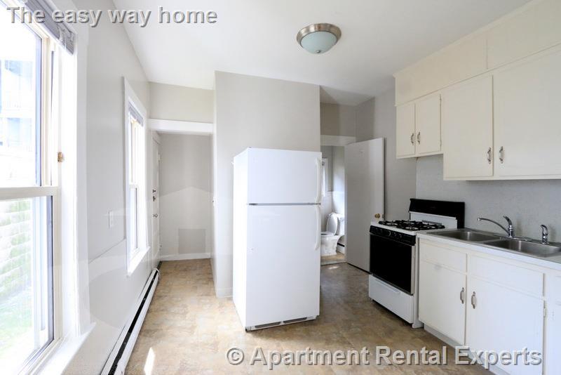 Studio bed, 1 bath apartment for rent at 7 Elmer St Unit 3, Riverside