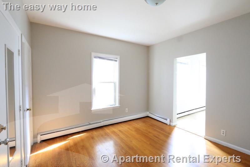 Studio bed, 1 bath apartment for rent at 7 Elmer St Unit 3, Riverside — photo 4 of 9