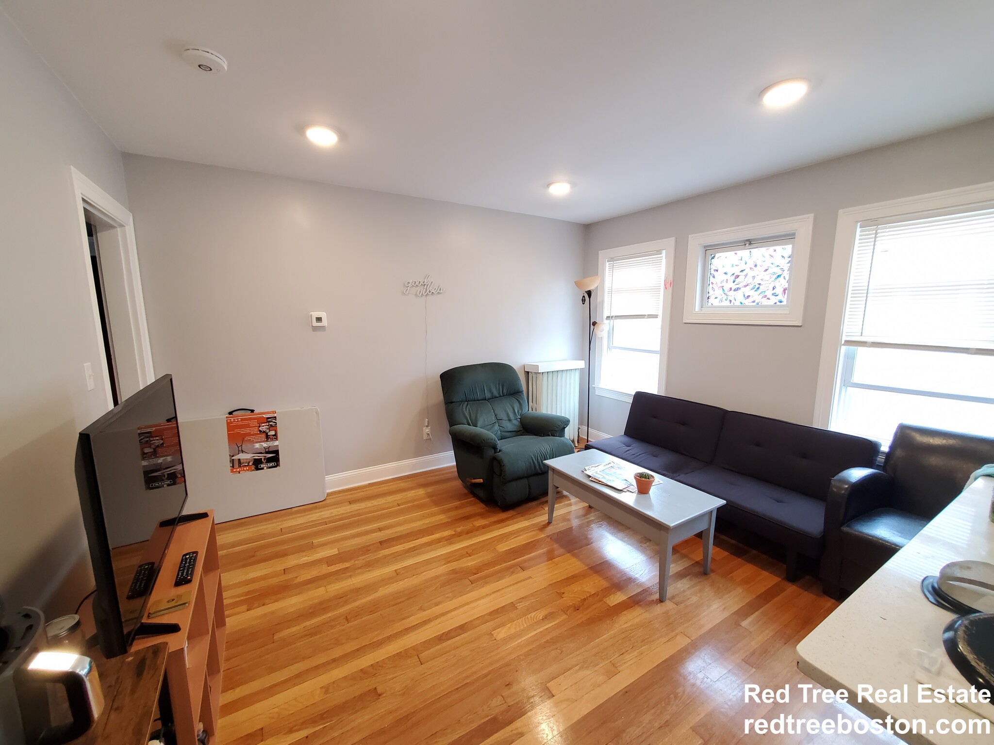 4 bed, 2 bath apartment for rent at 7 Elmira St, Brighton — photo 4 of 16