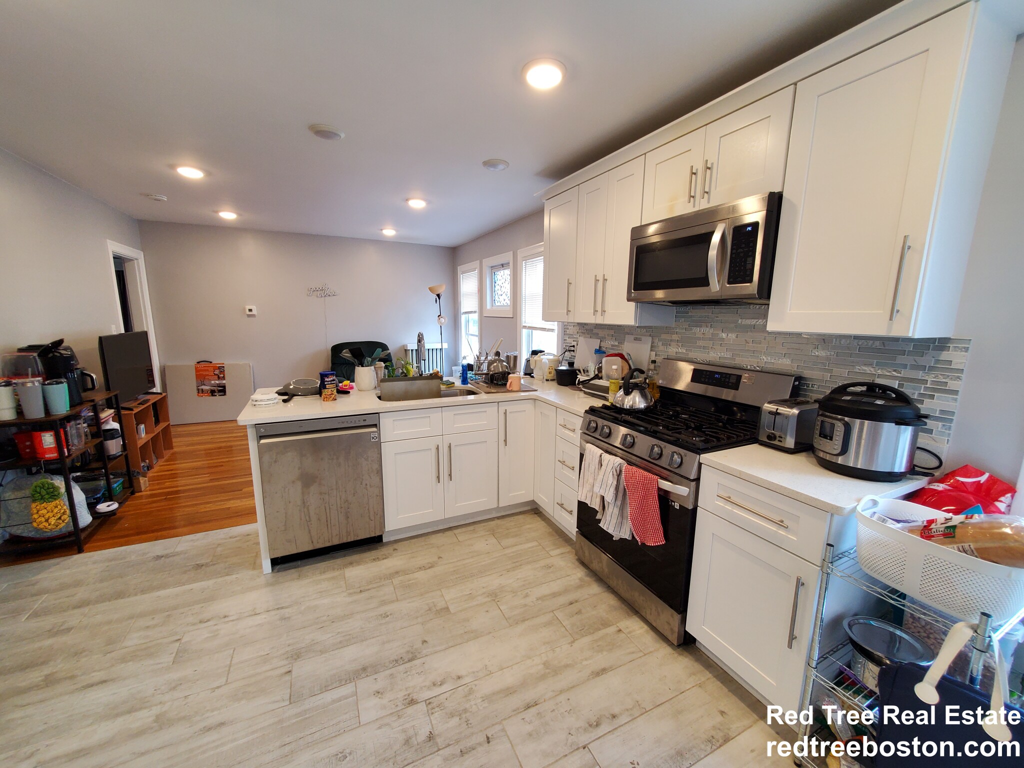 4 bed, 2 bath apartment for rent at 7 Elmira St, Brighton — photo 2 of 16
