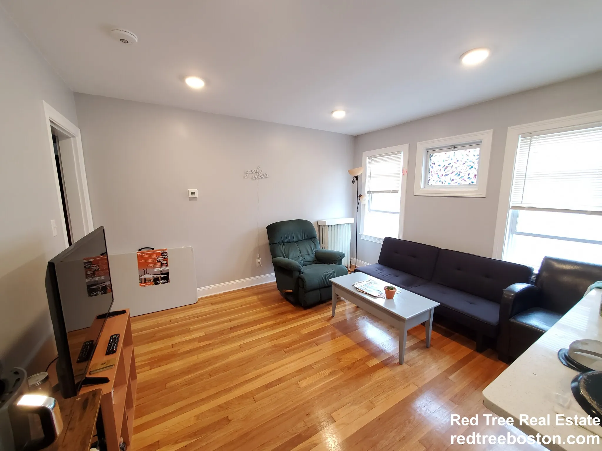 4 bed, 2 bath apartment for rent at 7 Elmira St Unit 1, Brighton — photo 4 of 16