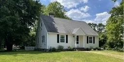 4 bed, 2 bath apartment for rent at 7 Evelyn Rd, Beverly — photo 1 of 7