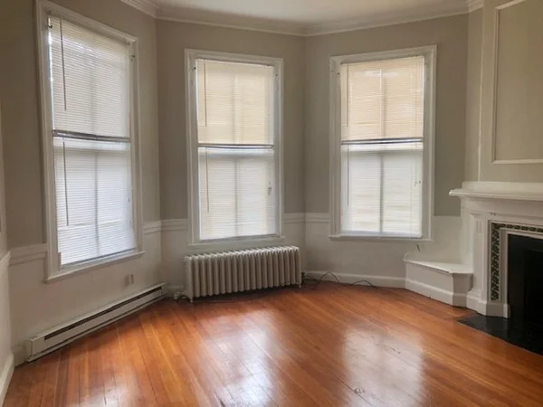 Studio bed, 1 bath apartment for rent at 7 Fairfax Rd Unit 1, Milton — photo 2 of 9