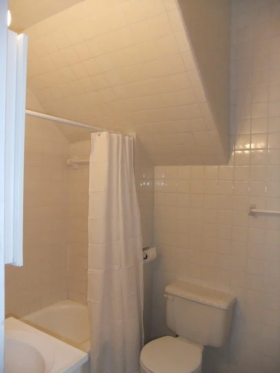 Studio bed, 1 bath apartment for rent at 7 Fairfax Rd Unit 1, Milton — photo 4 of 9