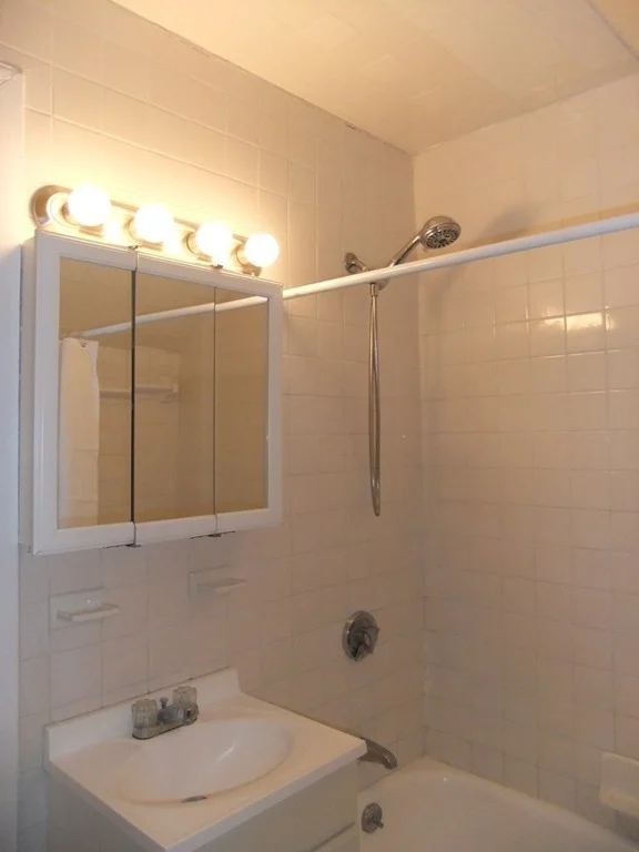 Studio bed, 1 bath apartment for rent at 7 Fairfax Rd Unit 1, Milton — photo 5 of 9