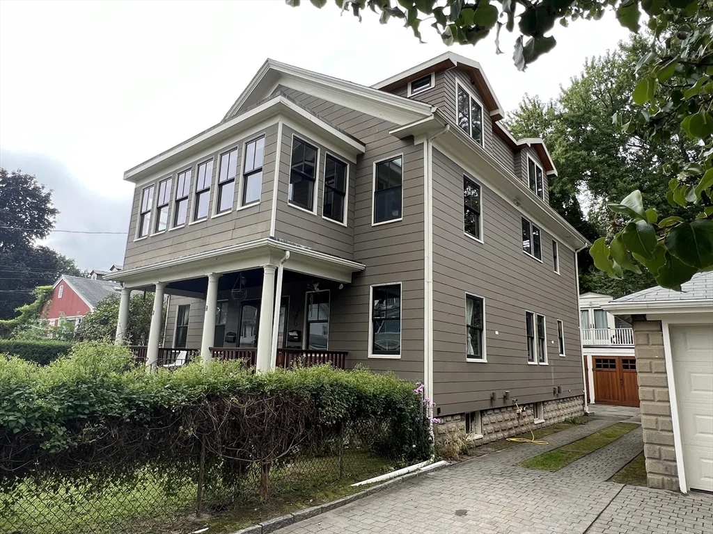 4 bed, 2 bath apartment for rent at 7 Fairfield Unit 2, Medford