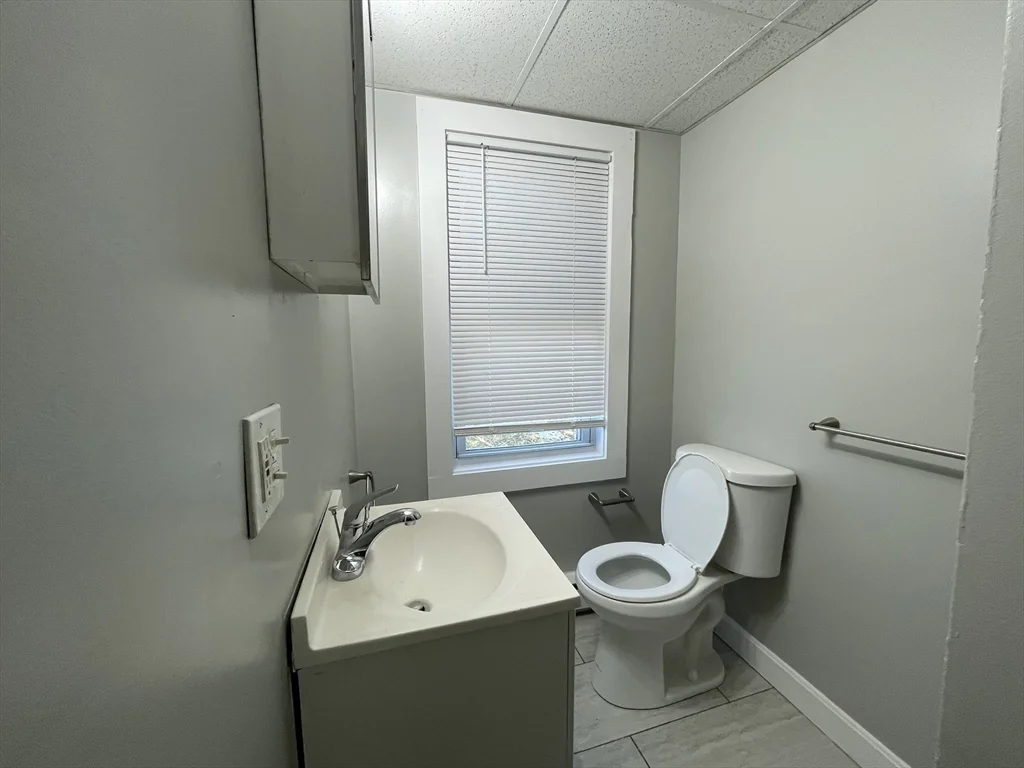2 bed, 1 bath apartment for rent at 7 Fayette Unit 3, Taunton — photo 3 of 10