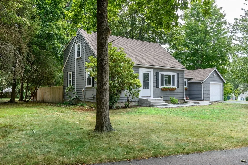 4 bed, 2 bath apartment for rent at 7 Ferndale Rd, Natick — photo 2 of 24