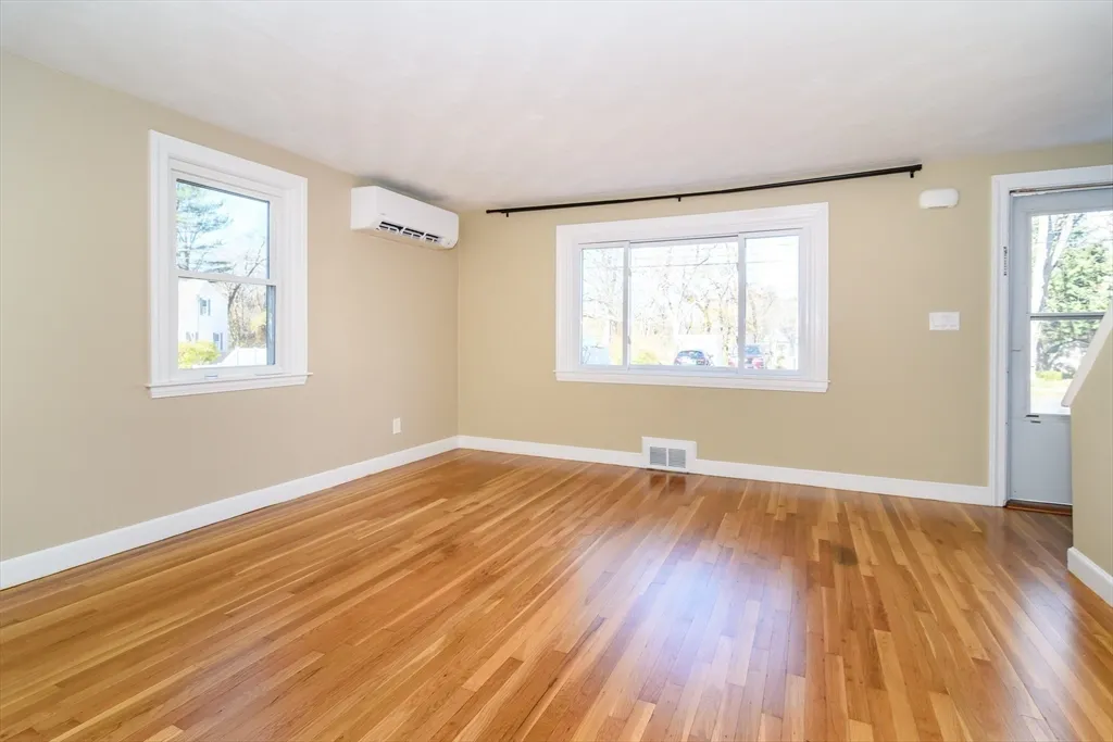 4 bed, 2 bath apartment for rent at 7 Ferndale Rd, Natick — photo 5 of 24