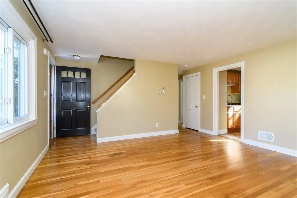 4 bed, 2 bath apartment for rent at 7 Ferndale Rd, Natick — photo 4 of 24
