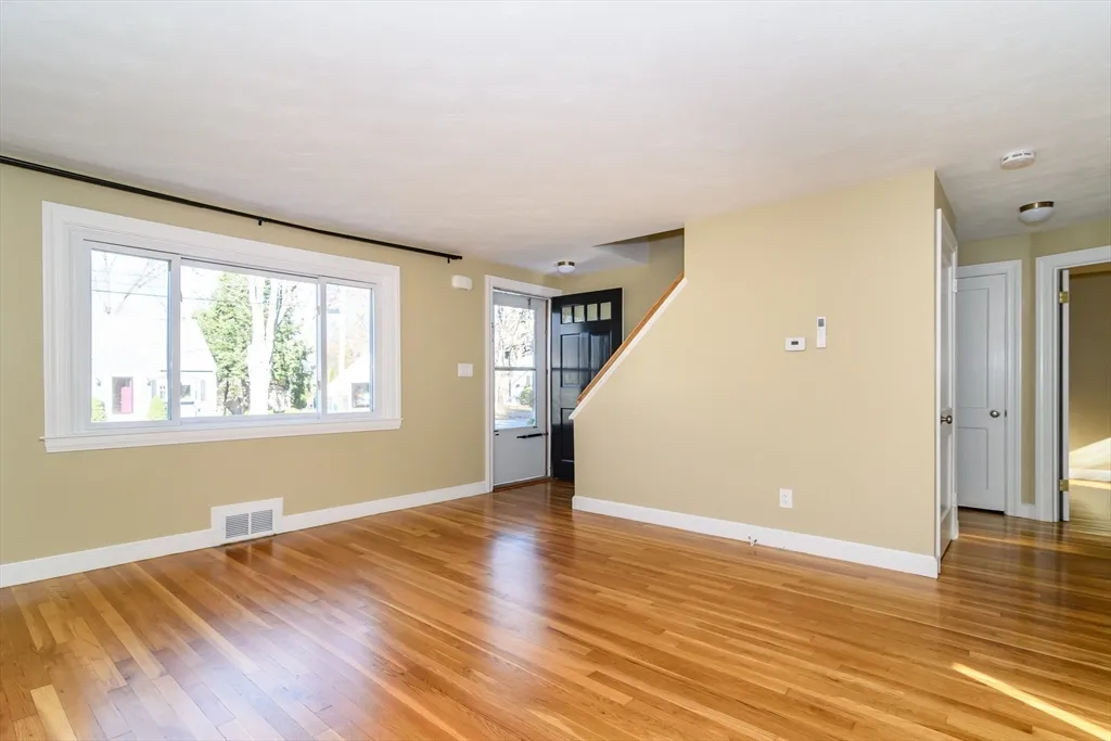 4 bed, 2 bath apartment for rent at 7 Ferndale Rd, Natick — photo 3 of 24