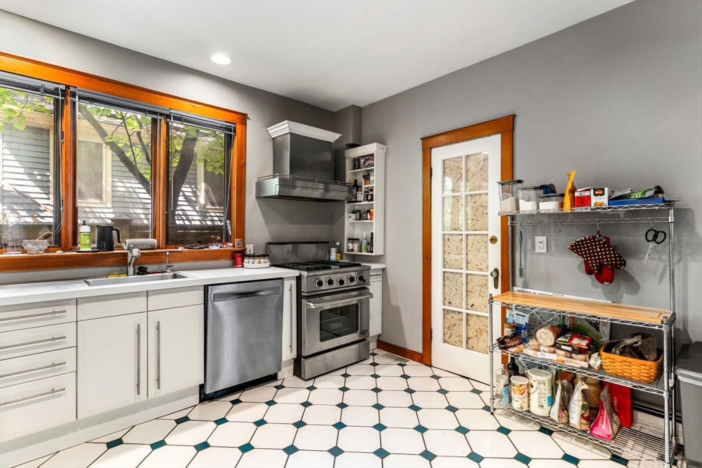 2 bed, 1 bath apartment for rent at 7 Flagg St Unit 1, Harvard Square — photo 7 of 18