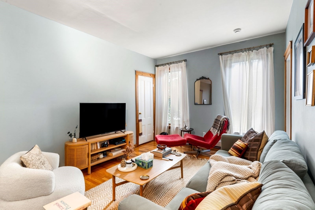 2 bed, 1 bath apartment for rent at 7 Flagg St Unit 1, Harvard Square — photo 2 of 18