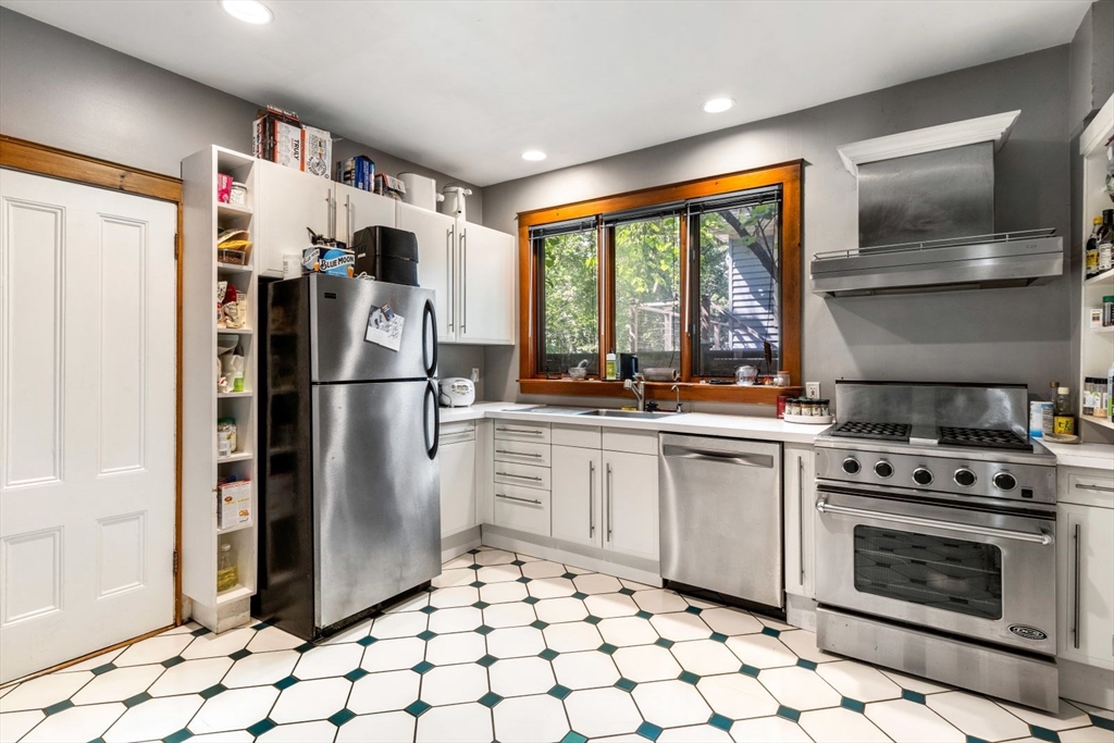 2 bed, 1 bath apartment for rent at 7 Flagg St Unit 1, Harvard Square — photo 6 of 18