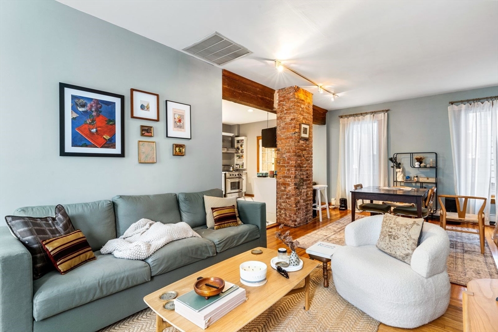 2 bed, 1 bath apartment for rent at 7 Flagg St Unit 1, Harvard Square — photo 4 of 18