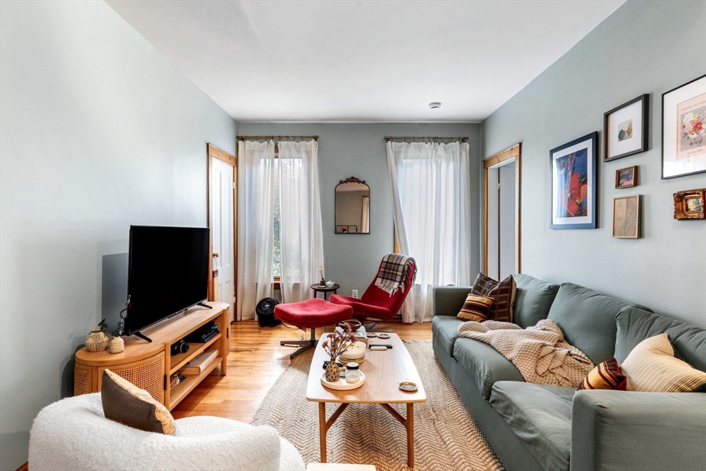 2 bed, 1 bath apartment for rent at 7 Flagg St Unit 1, Harvard Square — photo 1 of 18