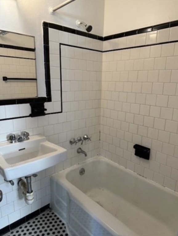 1 bed, 1 bath apartment for rent at 7 Fortesque Ter Unit 6, Lynn — photo 6 of 10