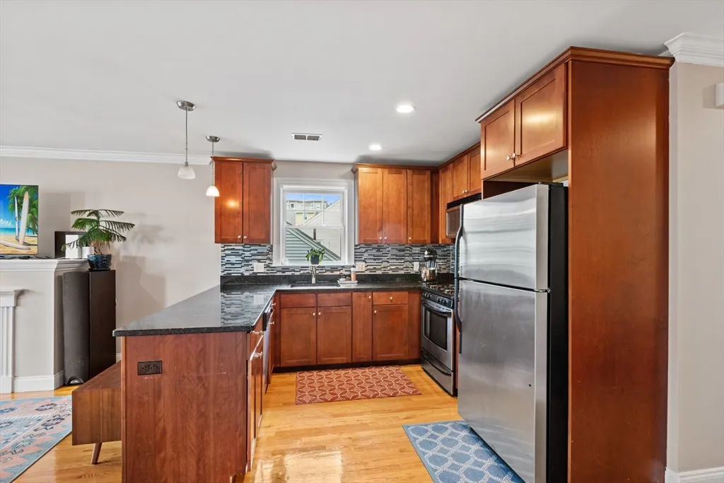 3 bed, 2 bath apartment for rent at 7 Fox St Unit 1, Dorchester — photo 5 of 24