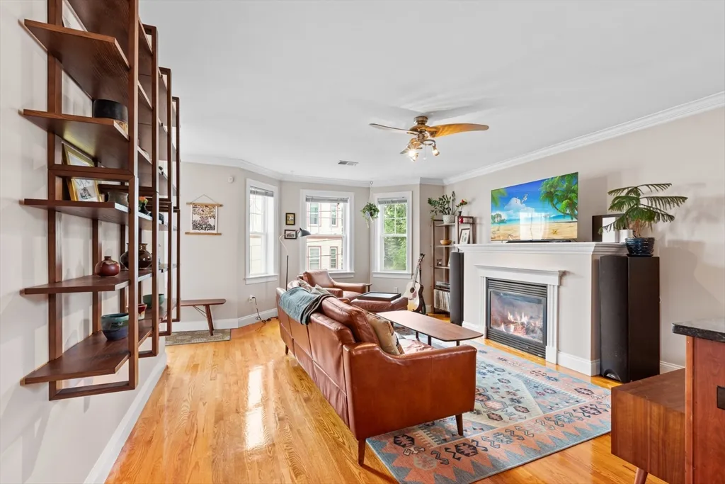 3 bed, 2 bath apartment for rent at 7 Fox St Unit 1, Dorchester — photo 2 of 24