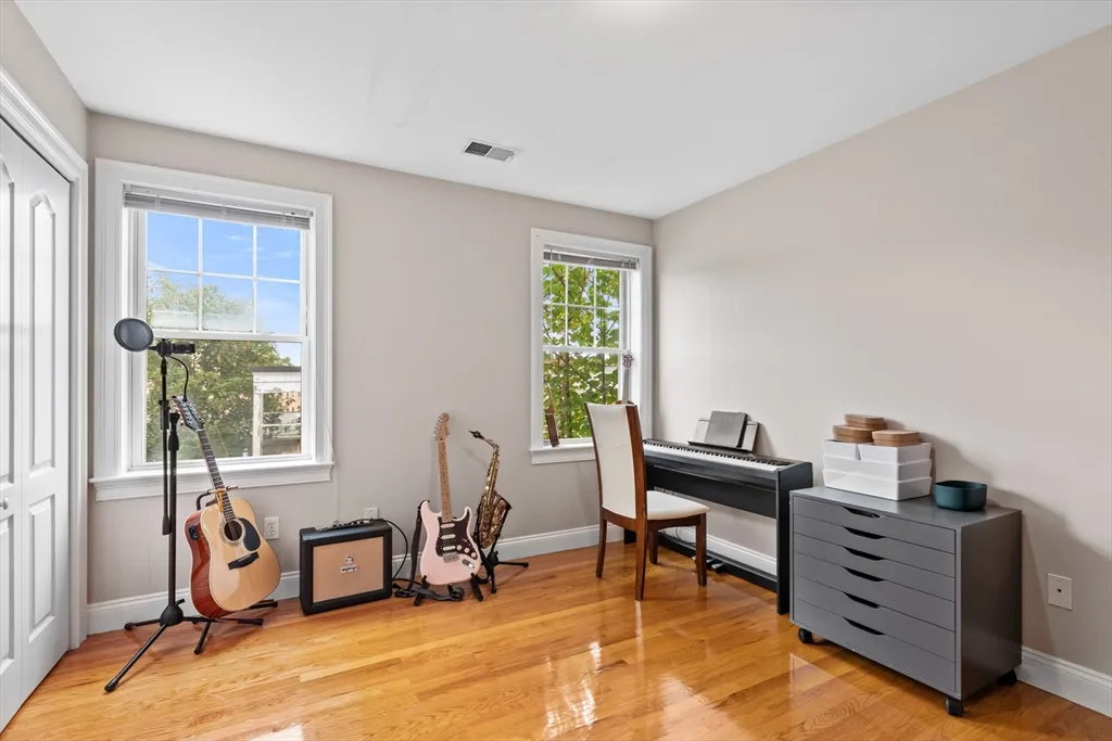 3 bed, 2 bath apartment for rent at 7 Fox St Unit 1, Dorchester — photo 16 of 24