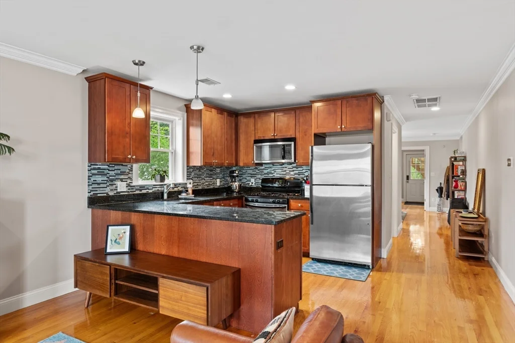 3 bed, 2 bath apartment for rent at 7 Fox St Unit PH, Dorchester
