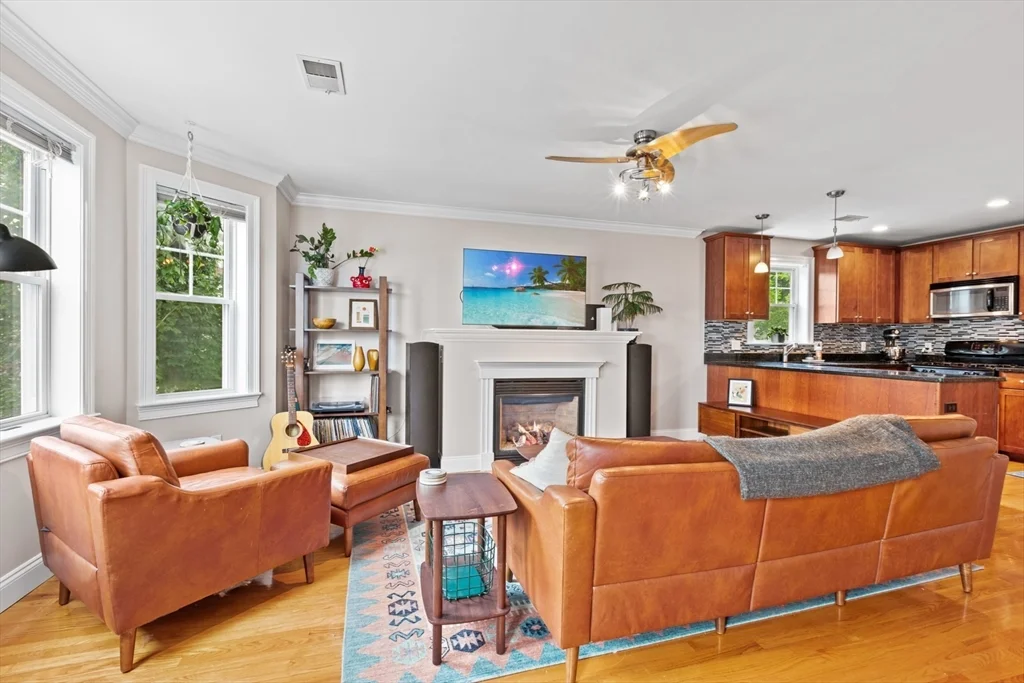 3 bed, 2 bath apartment for rent at 7 Fox St Unit PH, Dorchester — photo 4 of 24