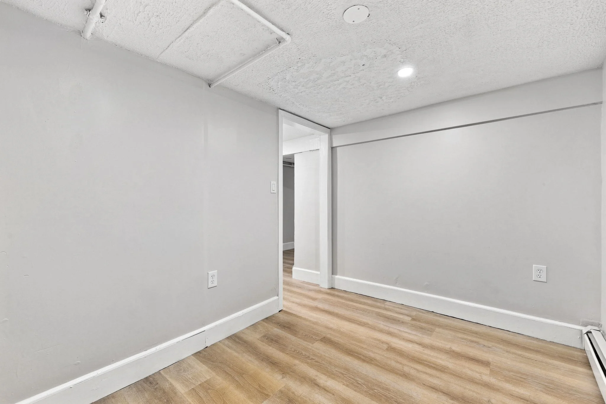 3 bed, 2 bath apartment for rent at 7 Franklin St, Hyde Park — photo 30 of 33
