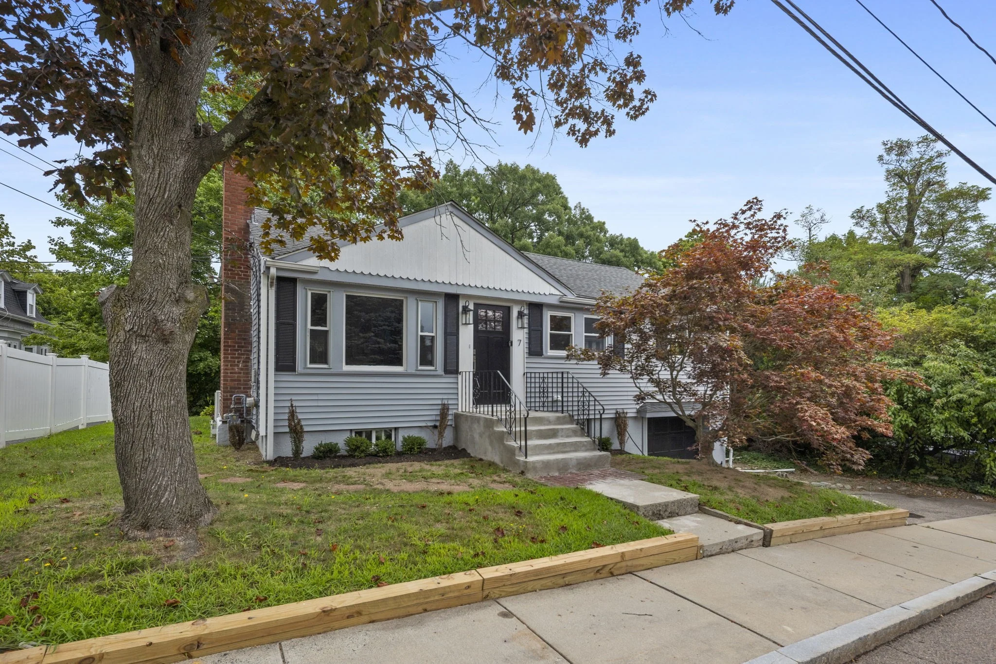 3 bed, 2 bath apartment for rent at 7 Franklin St, Hyde Park — photo 3 of 33