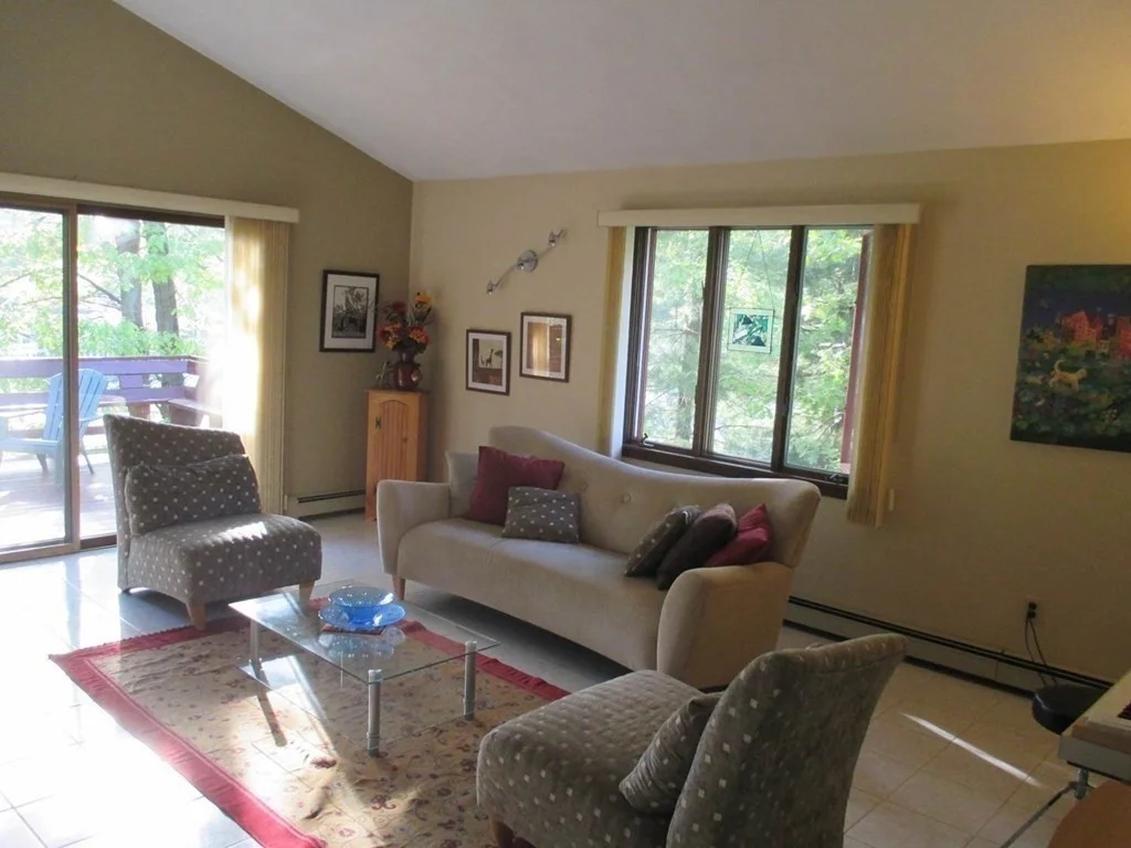 5 bed, 2 bath apartment for rent at 7 Frothingham Rd, Burlington — photo 3 of 14