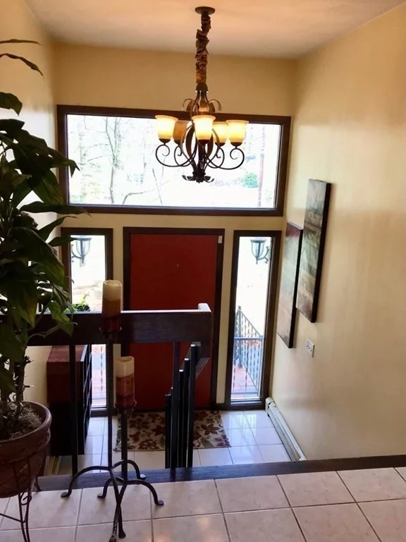 5 bed, 2 bath apartment for rent at 7 Frothingham Rd, Burlington — photo 9 of 14