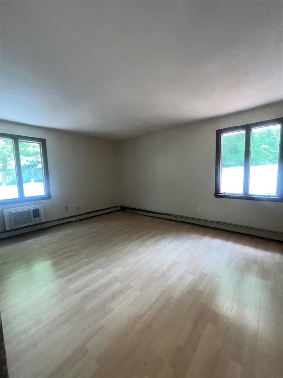 5 bed, 2 bath apartment for rent at 7 Frothingham Rd, Burlington — photo 7 of 14