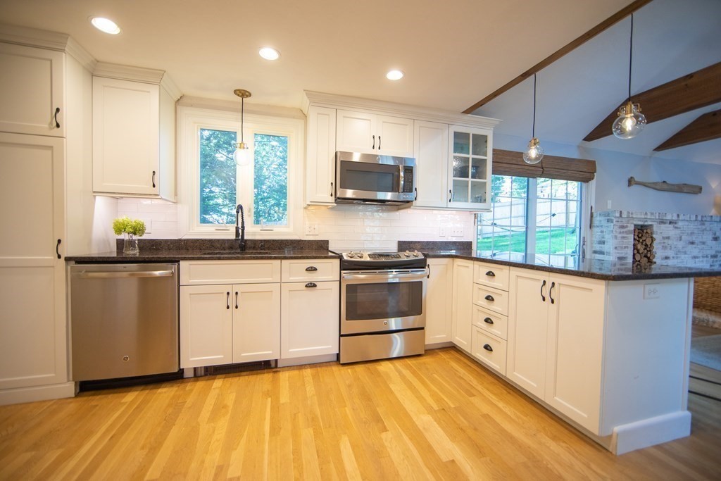 3 bed, 1 bath apartment for rent at 7 Gale Ave Unit Single fam, Braintree — photo 7 of 27