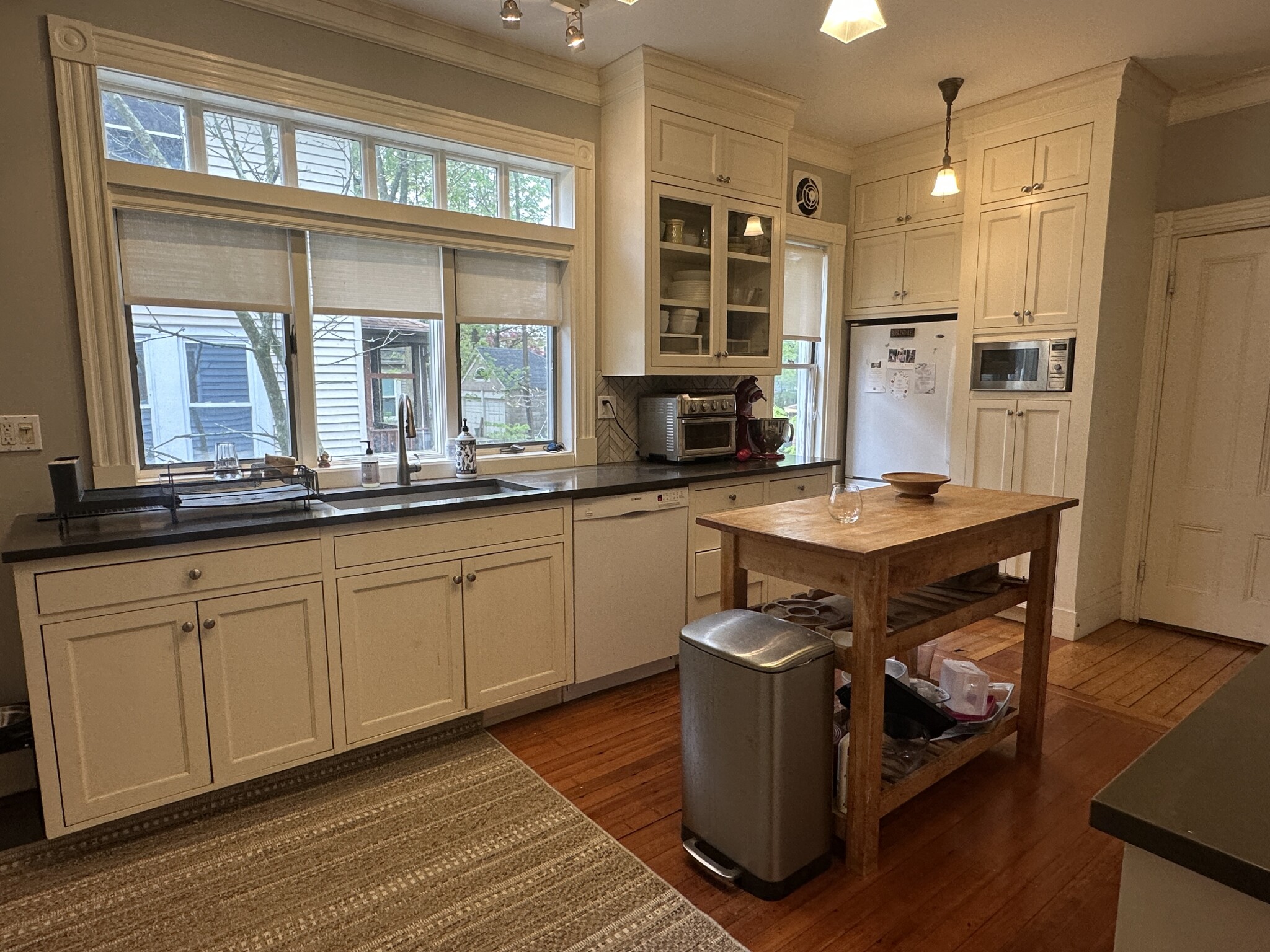 3 bed, 2 bath apartment for rent at 7 Gardenside St Unit Sf, Roslindale — photo 2 of 32
