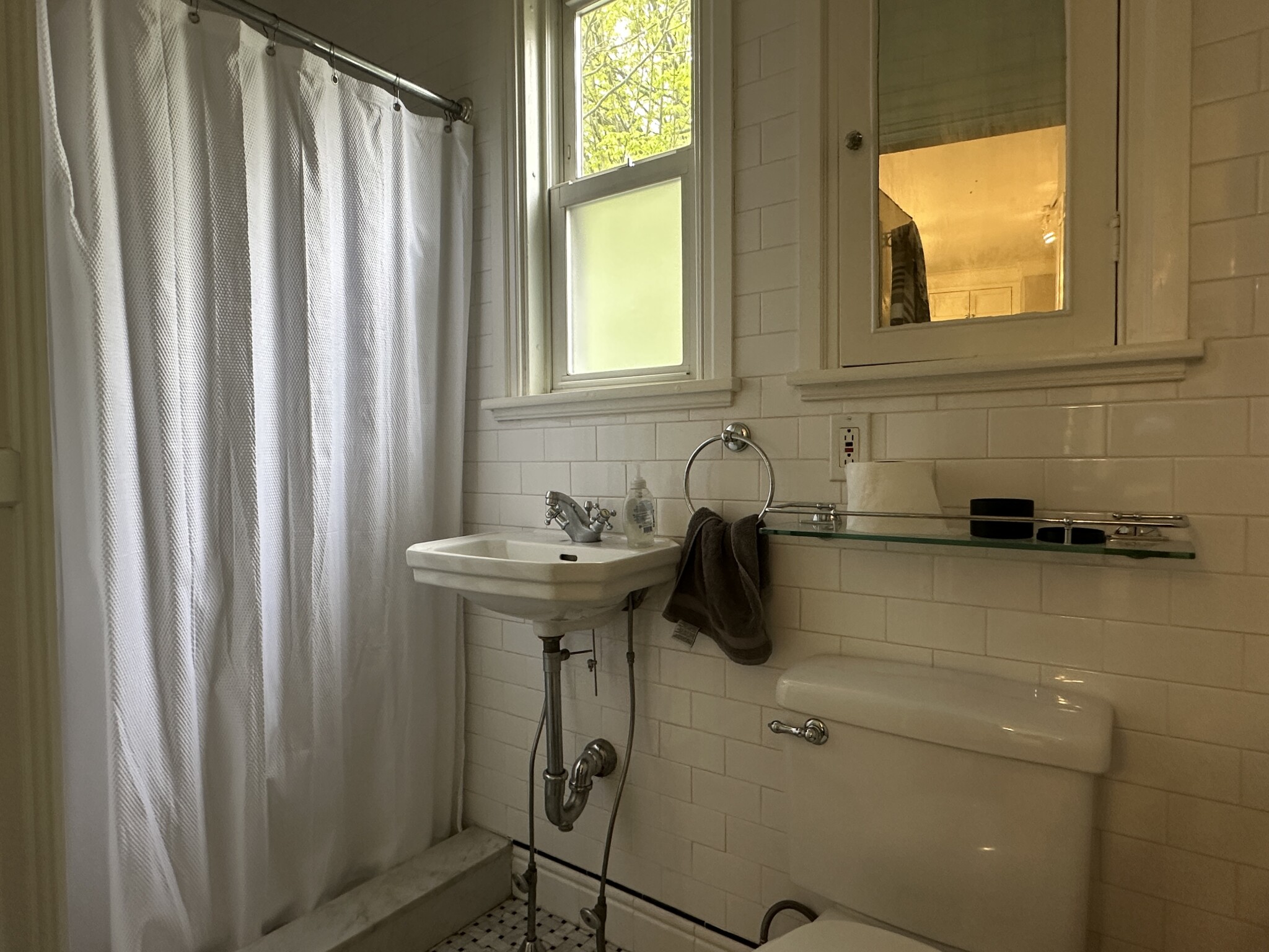 3 bed, 2 bath apartment for rent at 7 Gardenside St Unit Sf, Roslindale — photo 11 of 32