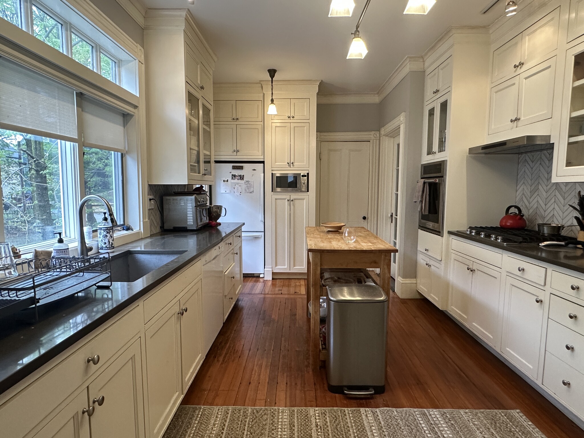 3 bed, 2 bath apartment for rent at 7 Gardenside St Unit Sf, Roslindale — photo 3 of 32