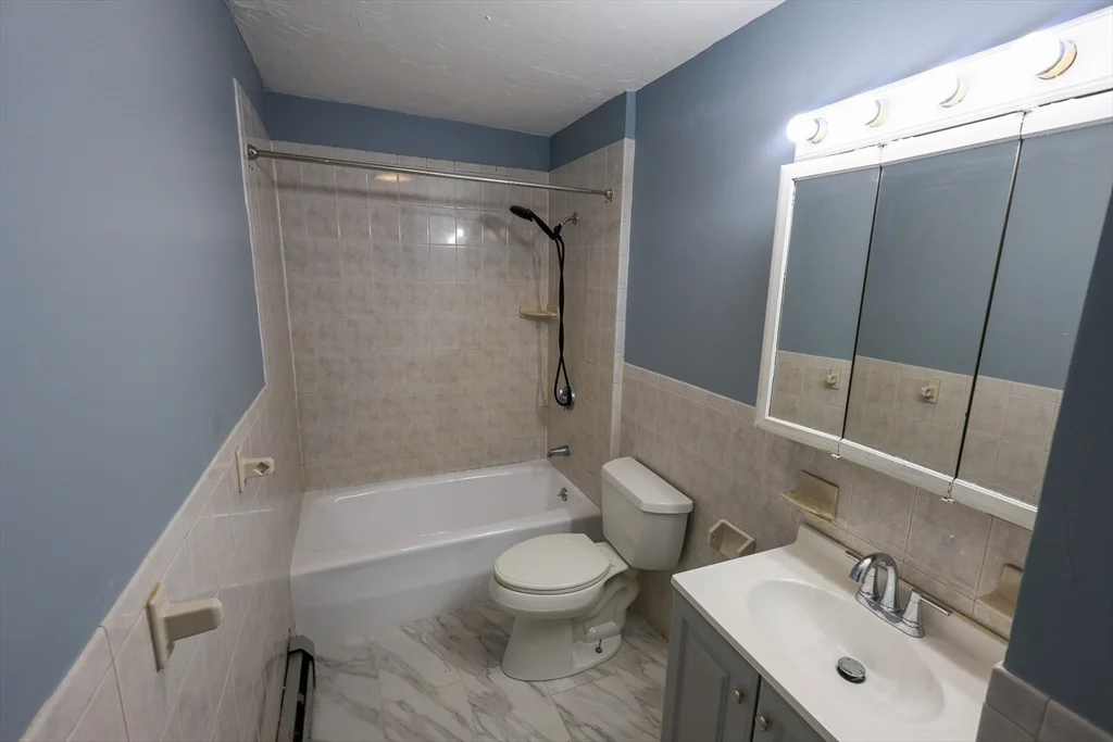 4 bed, 1 bath apartment for rent at 7 Gayland St Unit 2, Roxbury — photo 9 of 18