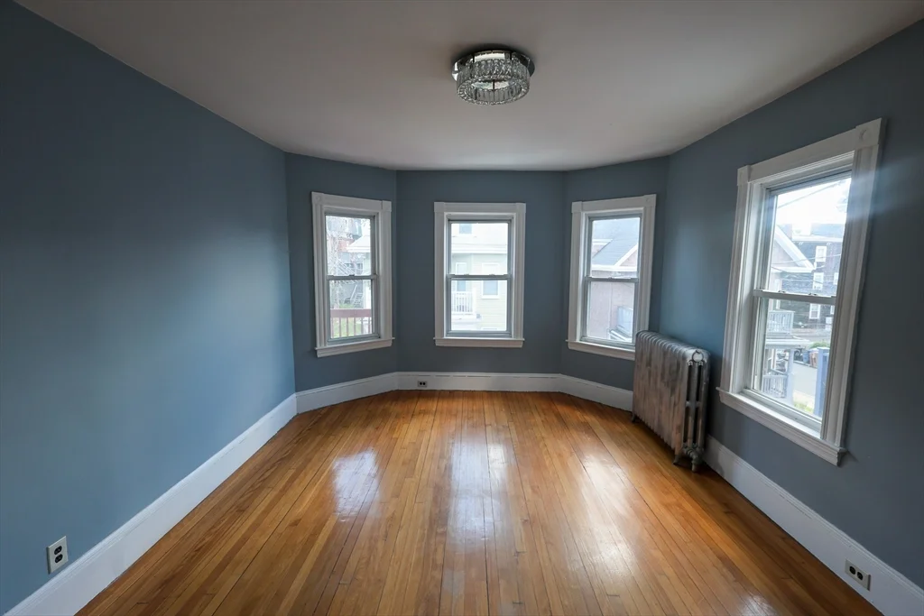 4 bed, 1 bath apartment for rent at 7 Gayland St Unit 2, Roxbury — photo 4 of 18