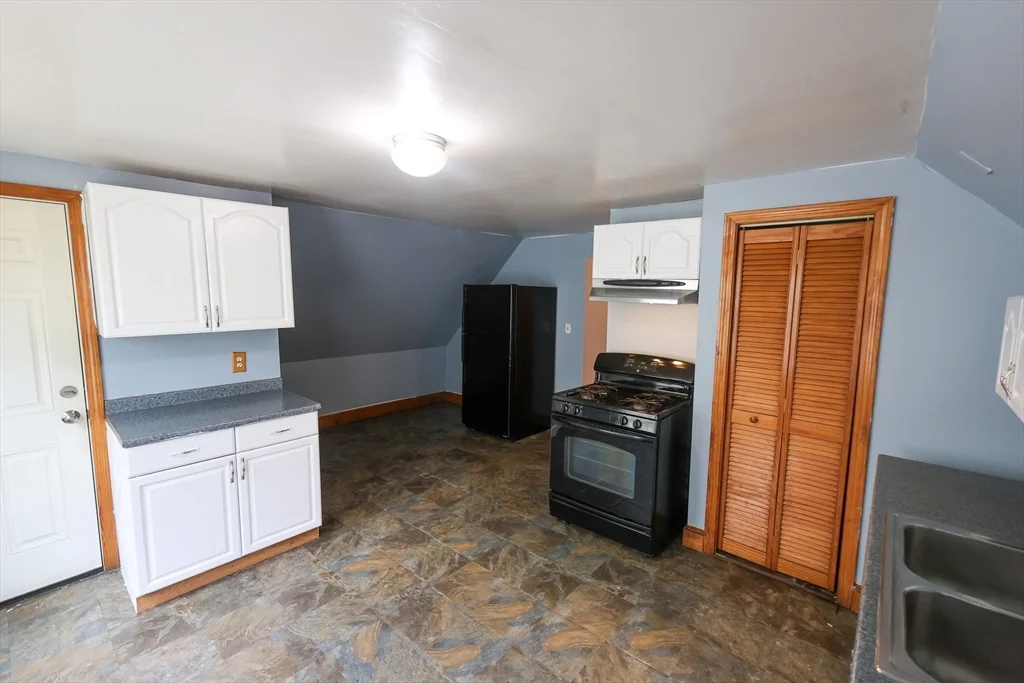 2 bed, 1 bath apartment for rent at 7 Gayland St Unit 3, Roxbury — photo 4 of 17