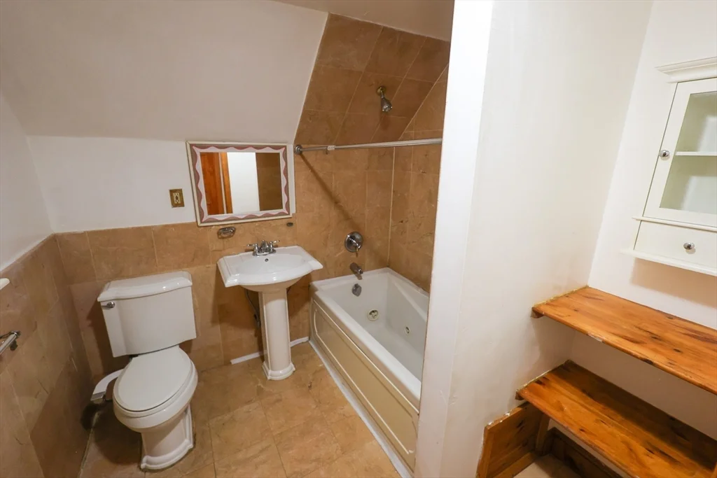 2 bed, 1 bath apartment for rent at 7 Gayland St Unit 3, Roxbury — photo 12 of 17