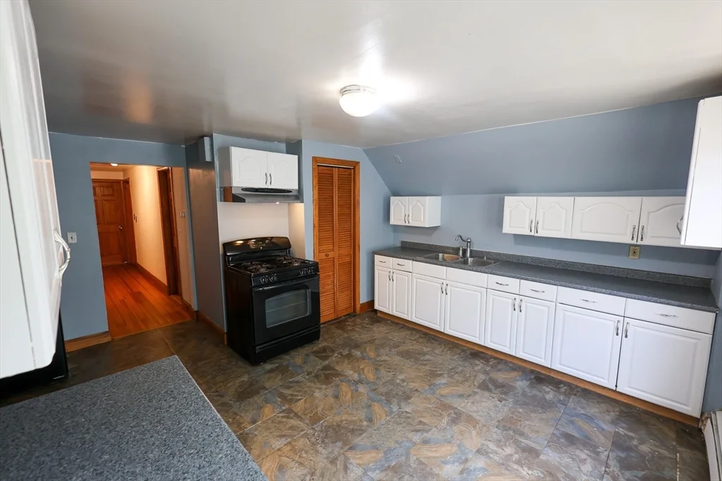 2 bed, 1 bath apartment for rent at 7 Gayland St Unit 3, Roxbury — photo 3 of 17