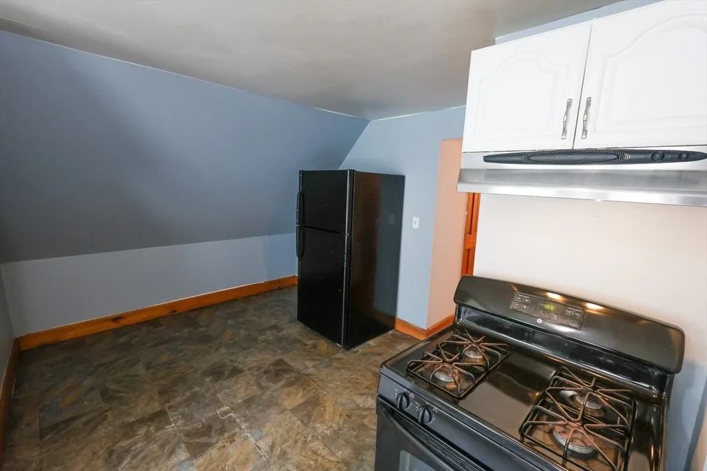 2 bed, 1 bath apartment for rent at 7 Gayland St Unit 3, Roxbury — photo 2 of 17